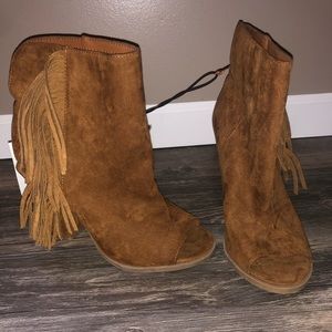 Opened toed heeled bootie.